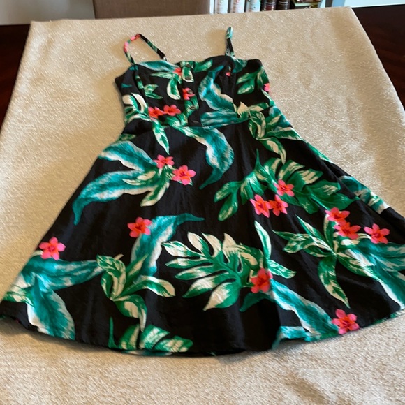 Hollister Dresses & Skirts - Floral sundress